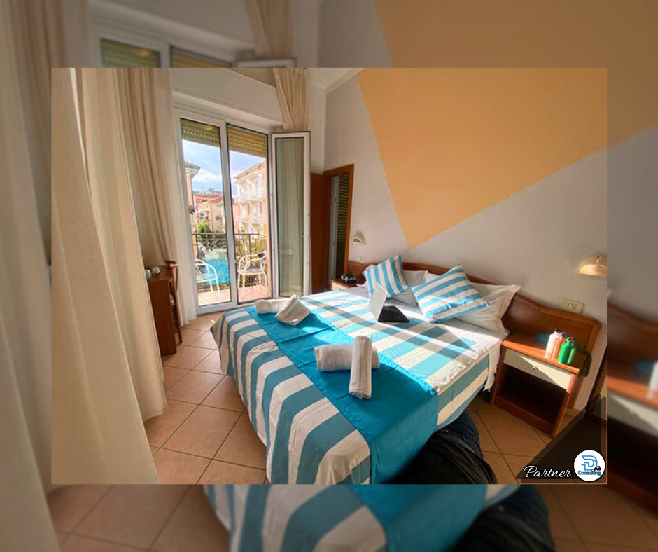 Esplora il Comfort delle Camere Standard Matrimoniali all'Hotel Villa Caterina a Marina Centro, Rimini!